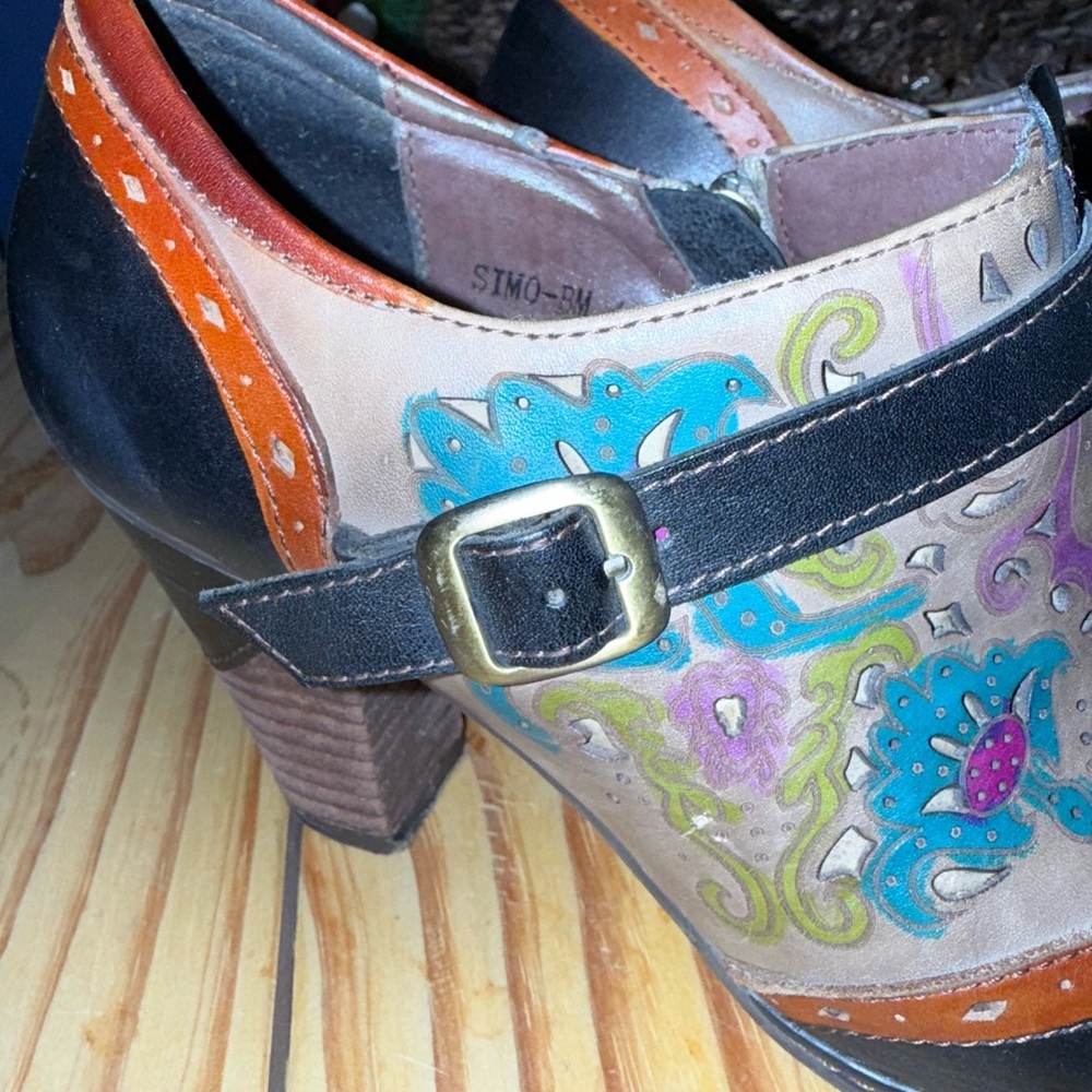 Elegant Multicolor Leather Women's Shoes - Picture 11 of 16